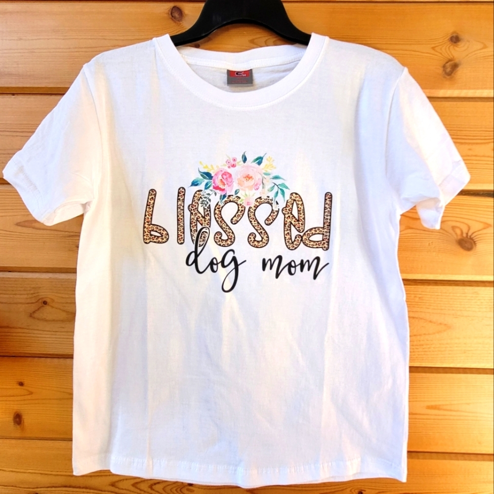 NWOT Blessed Dog Mom T-Shirt 🐾